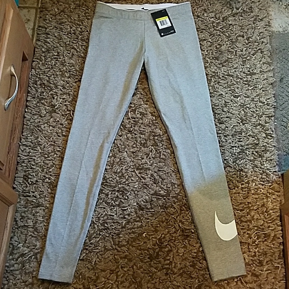 Women's Nike leggings.